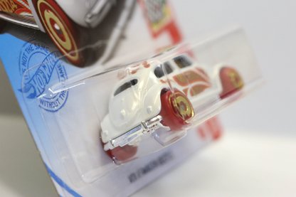 Hot Wheels Volkswagen Beetle HW Holiday Racers GTC73 - Valentine Edition - Plus (+) a Bonus Hot Wheel