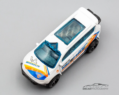 Hot Wheels Chrysler Pacifica HW Metro GTC89 - Treasure Hunt - Plus (+) a Bonus Hot Wheel