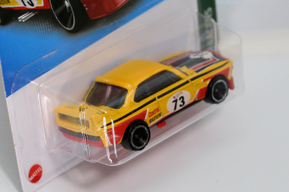 Hot Wheels '73 BMW 3.0 CSL Race Car HW Retro Racers HCW51 - Plus (+) a Bonus Hot Wheel