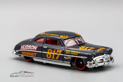 Hot Wheels '52 Hudson Hornet HW Rod Squad GHD25 - Plus (+) a Bonus Hot Wheel